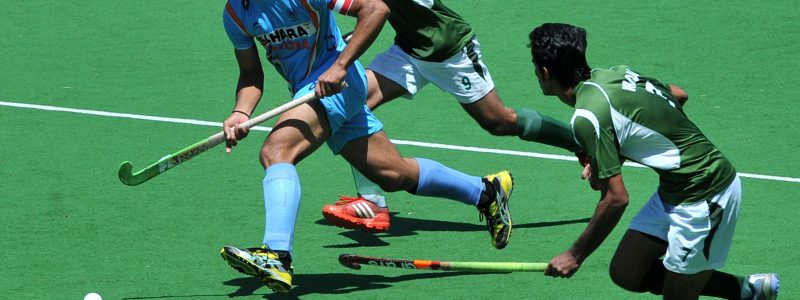 Captain Sadar Singh of India (L) runs through Muhammad Waqas (R) and Haseem Abdul Khan (C) of Pakistan during the bronze medal match at the men's Hockey Champions Trophy tournament in Melbourne on December 9, 2012. Pakistan won the match 3-2.    IMAGE STRICTLY RESTRICTED TO EDITORIAL USE - STRICTLY NO COMMERCIAL USE     AFP PHOTO/Paul CROCK